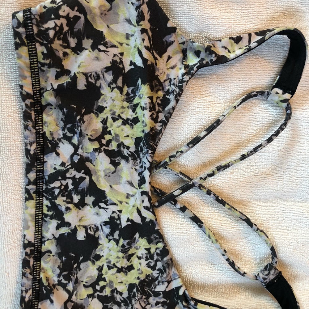 Lululemon bra size 4